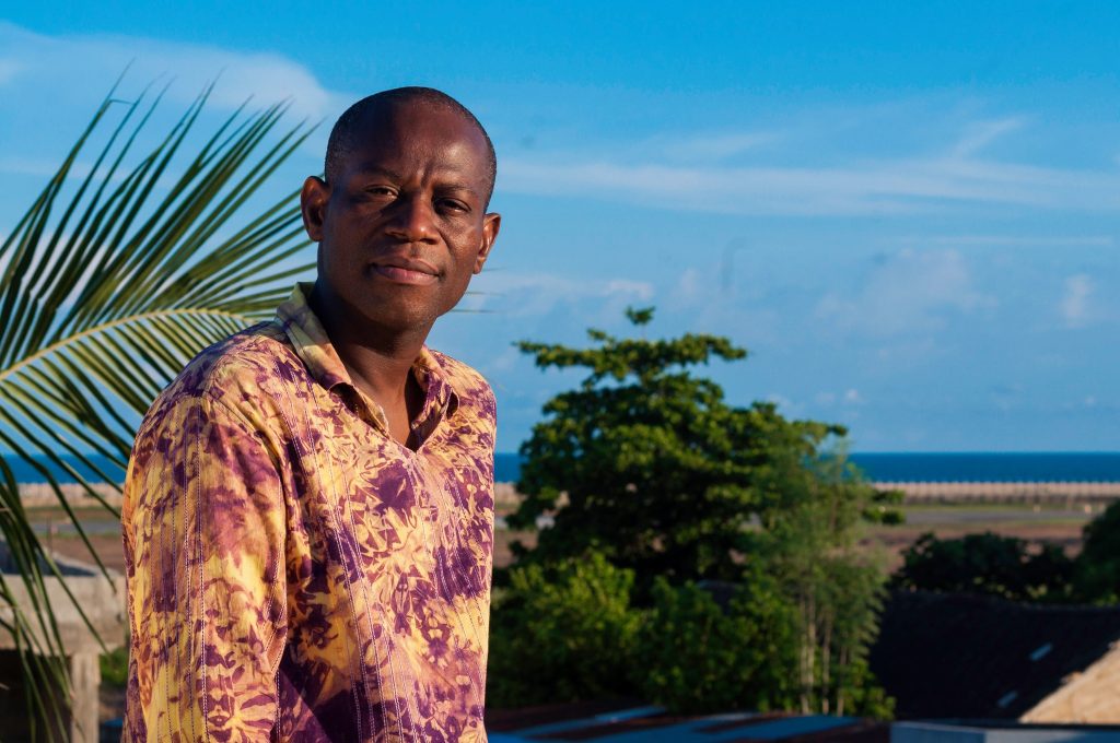En image, Daté Atavito Barnabé-Akayi