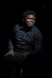La boxe et le théâtre sont seuls sur scène